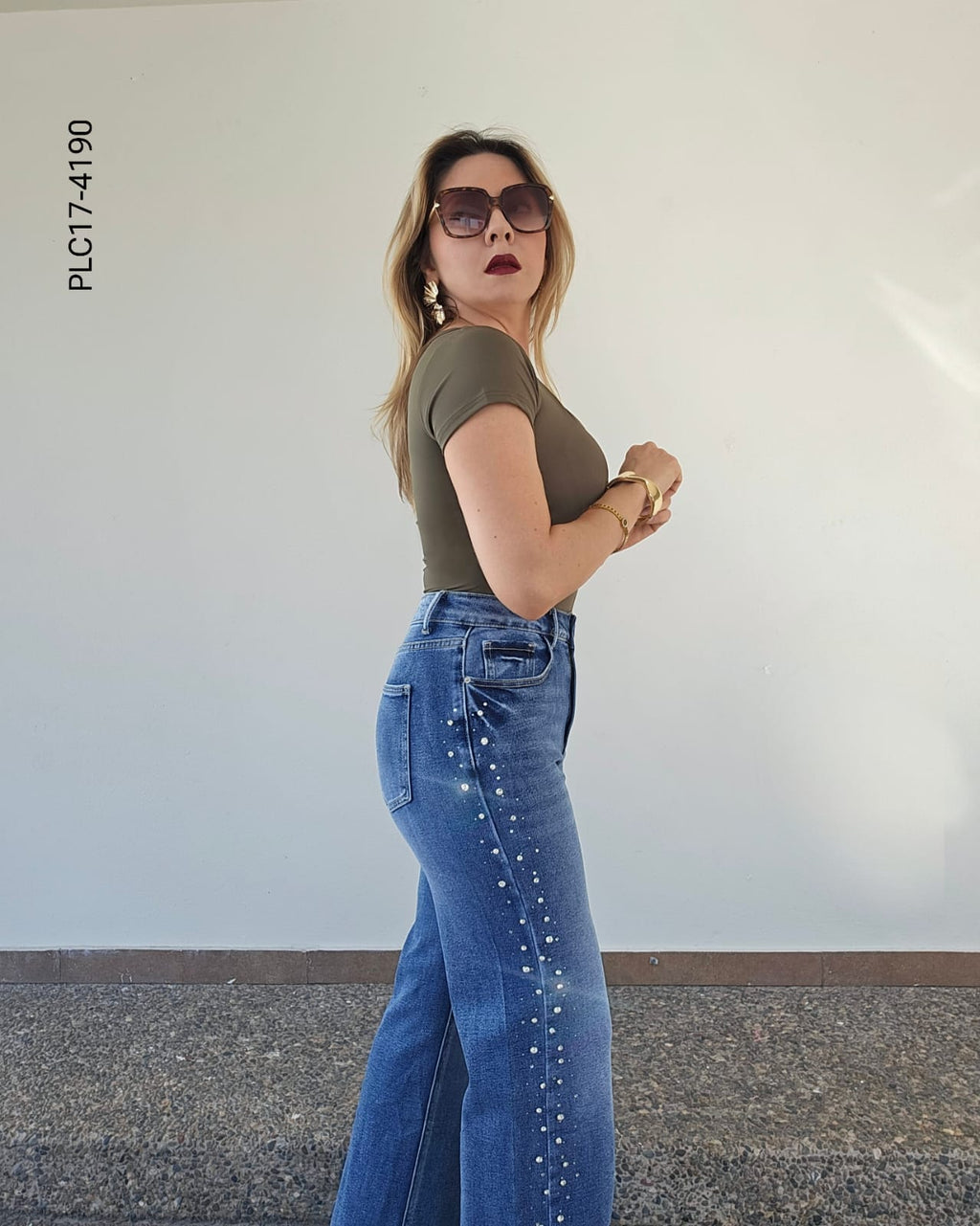 Pantalón de mezclilla con aplicaciones Q 4190