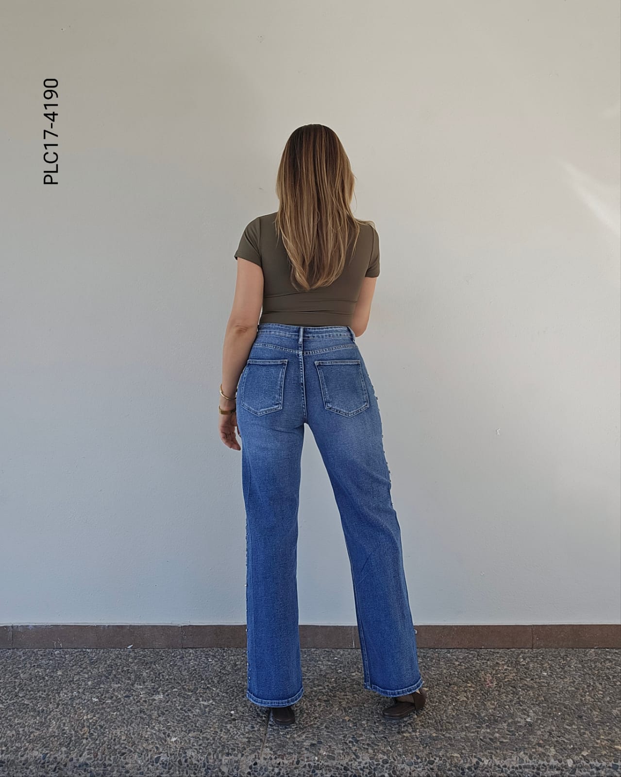 Pantalón de mezclilla con aplicaciones Q 4190