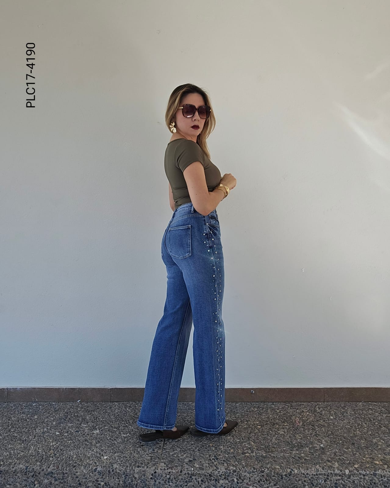 Pantalón de mezclilla con aplicaciones Q 4190