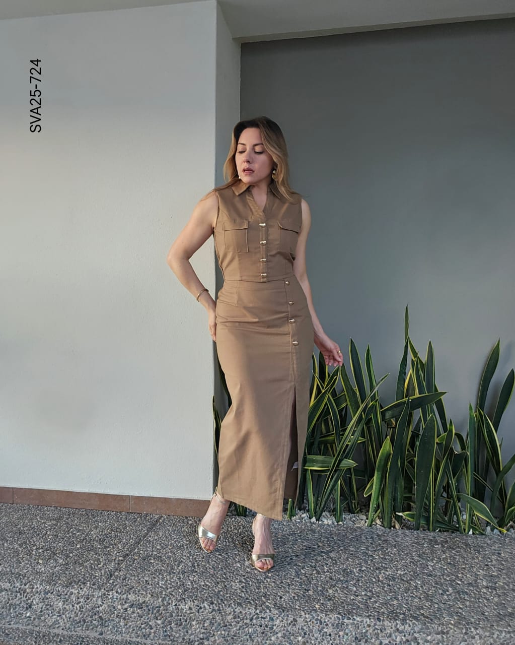 Set top sin mangas y falda Y 724
