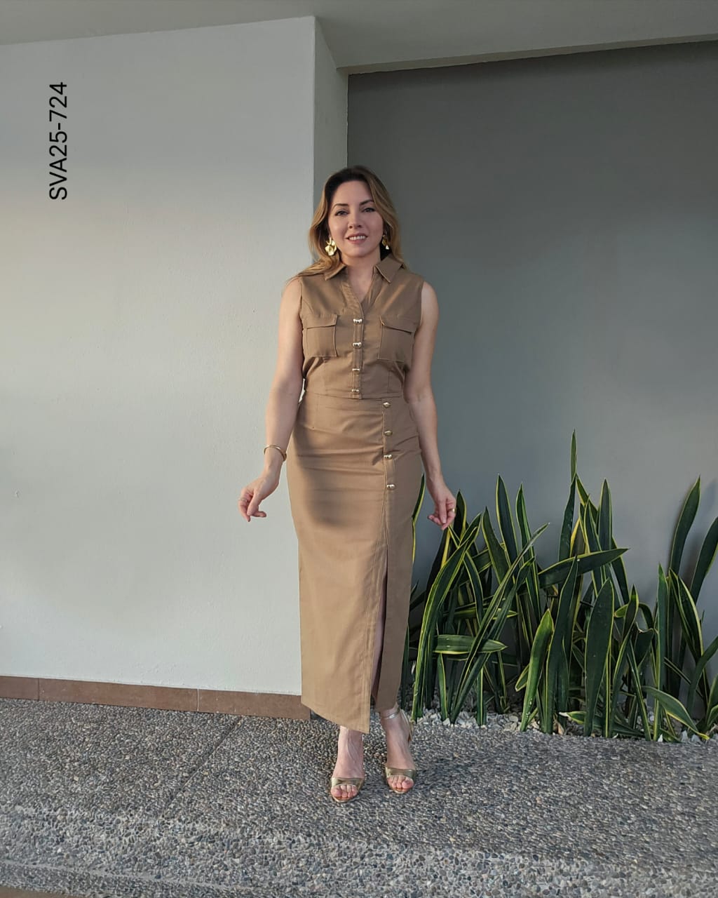 Set top sin mangas y falda Y 724