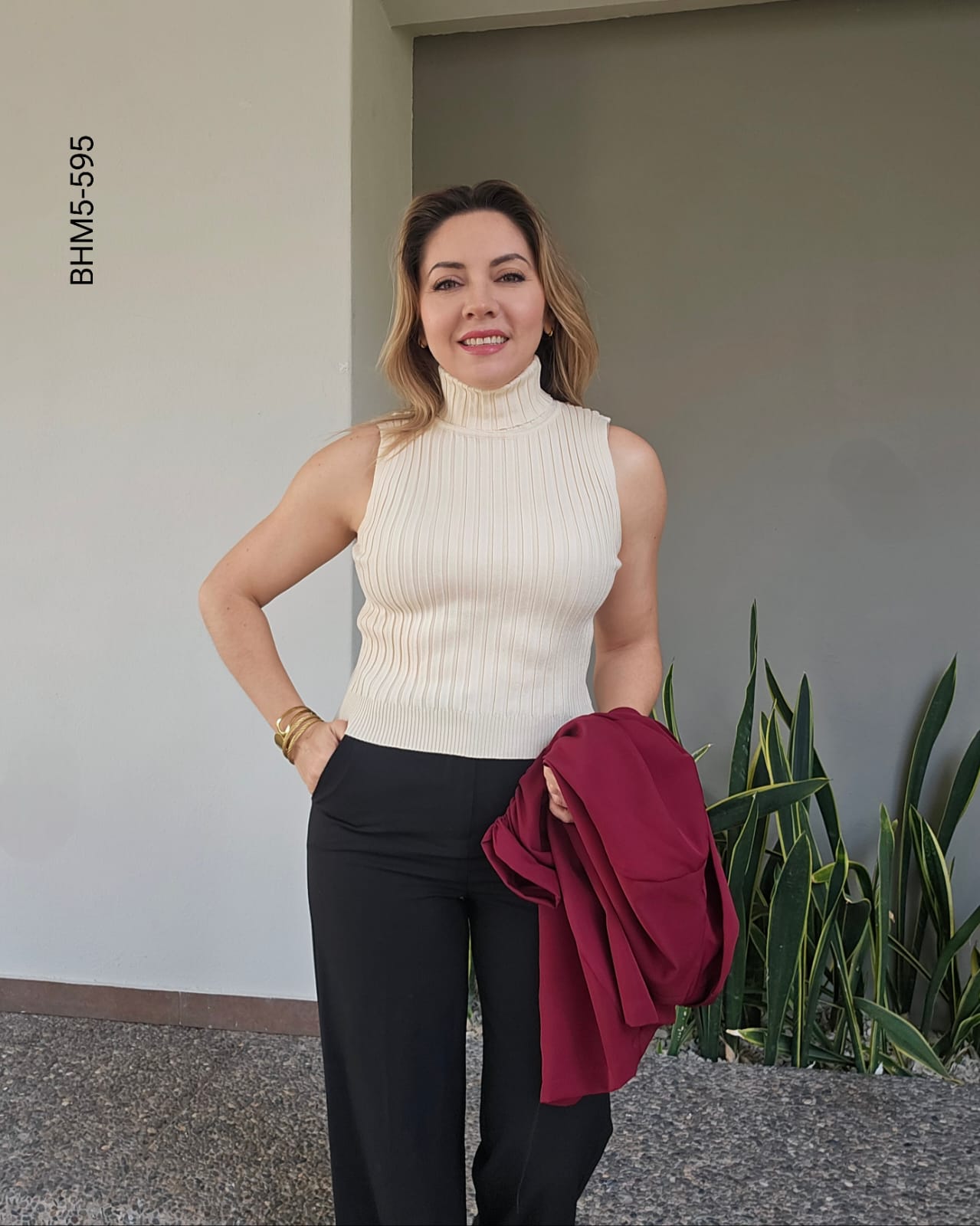 Blusa sin mangas cuello alto E 595