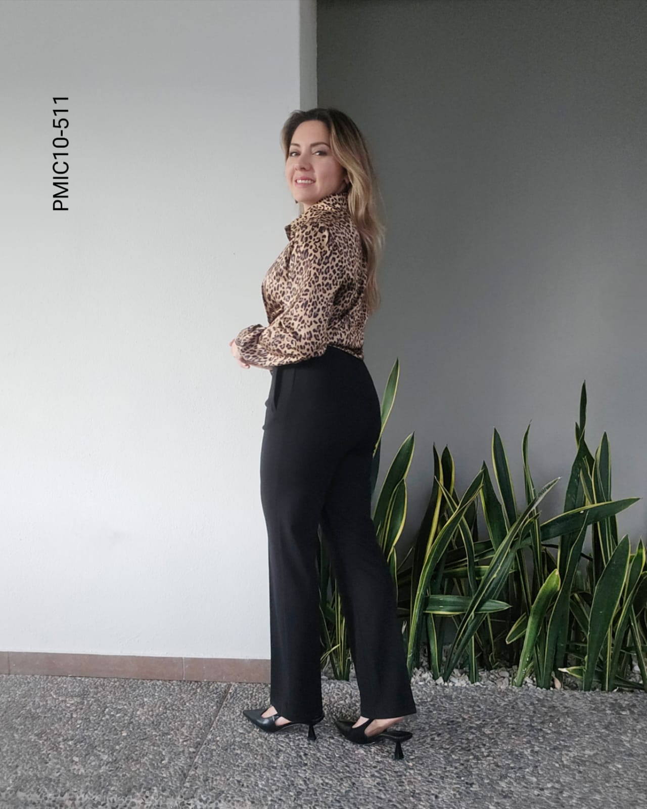 Pantalón corte recto con pinzas J 511