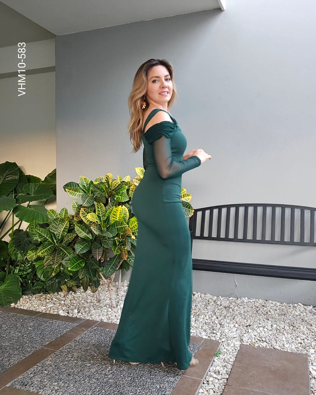 Vestido largo ajustado con escote cuadrado J 583