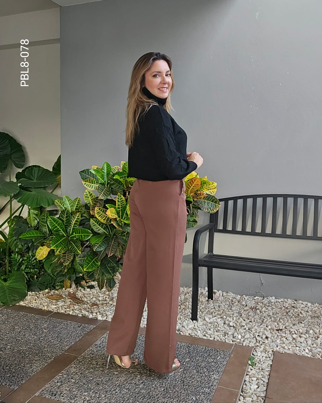 Pantalón talle alto con corte recto H  078