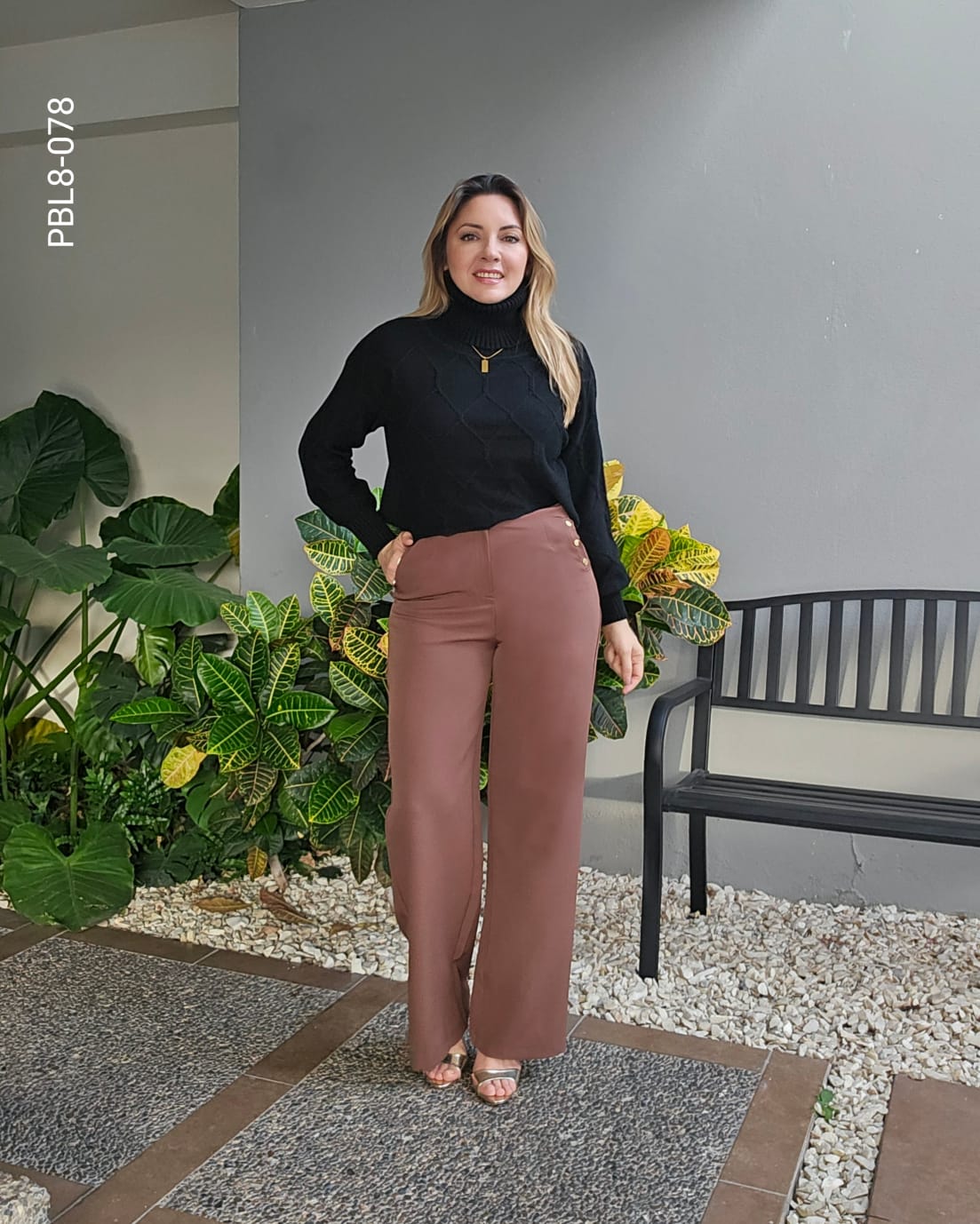 Pantalón talle alto con corte recto H  078