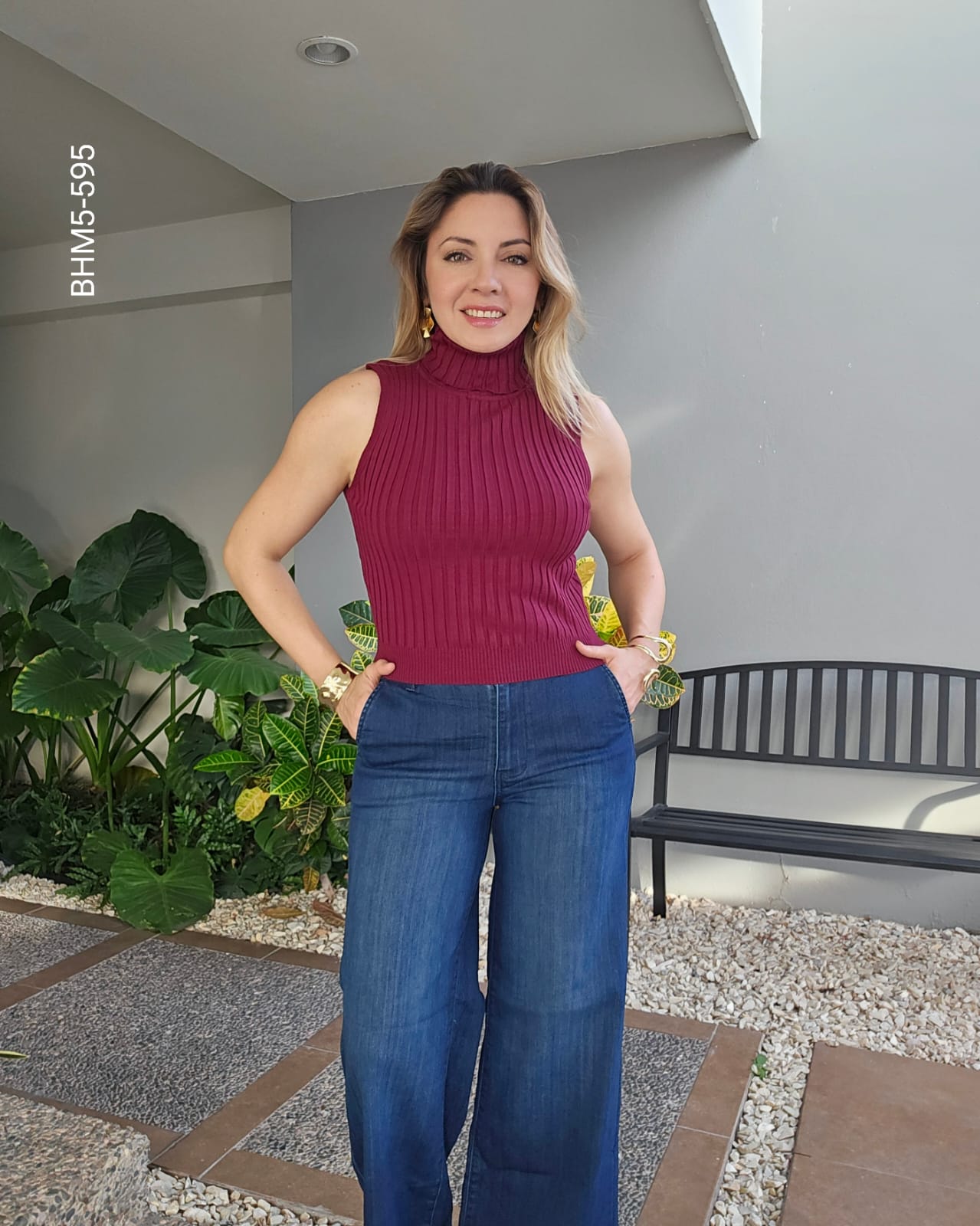 Blusa sin mangas cuello alto E 595