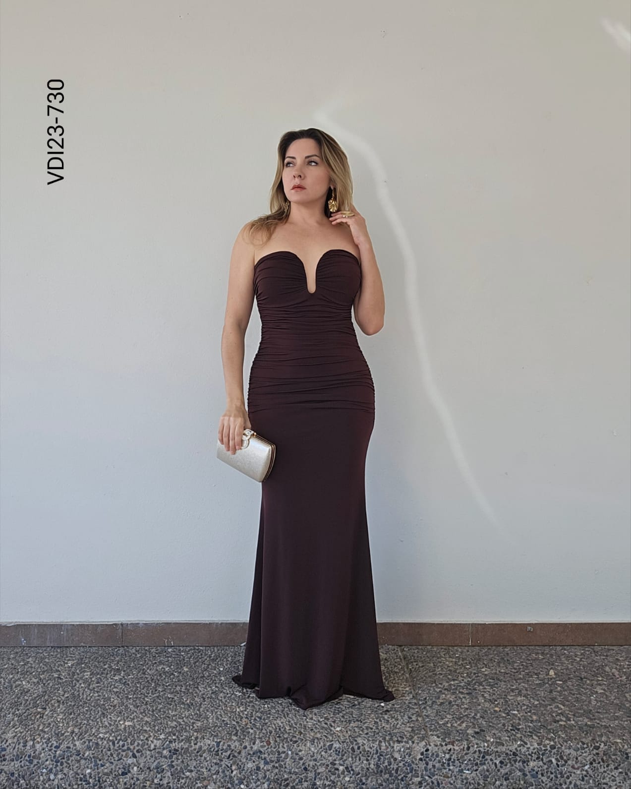 Vestido largo strapless escote V W 730