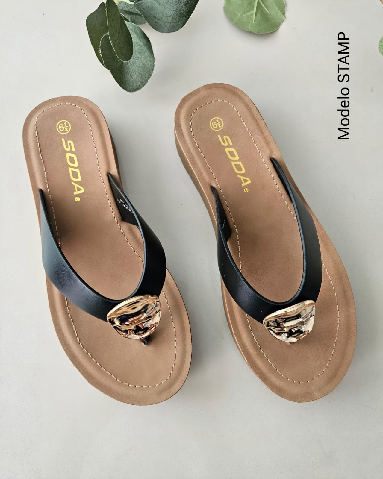 Sandalia de piso hebilla dorada STAMP
