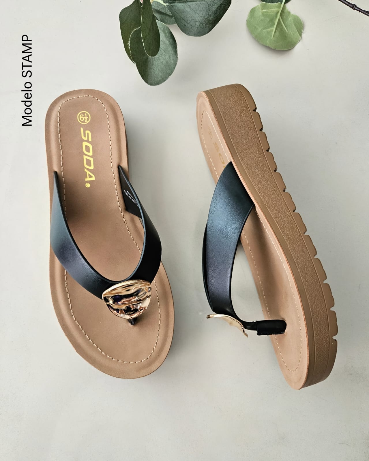 Sandalia de piso hebilla dorada STAMP