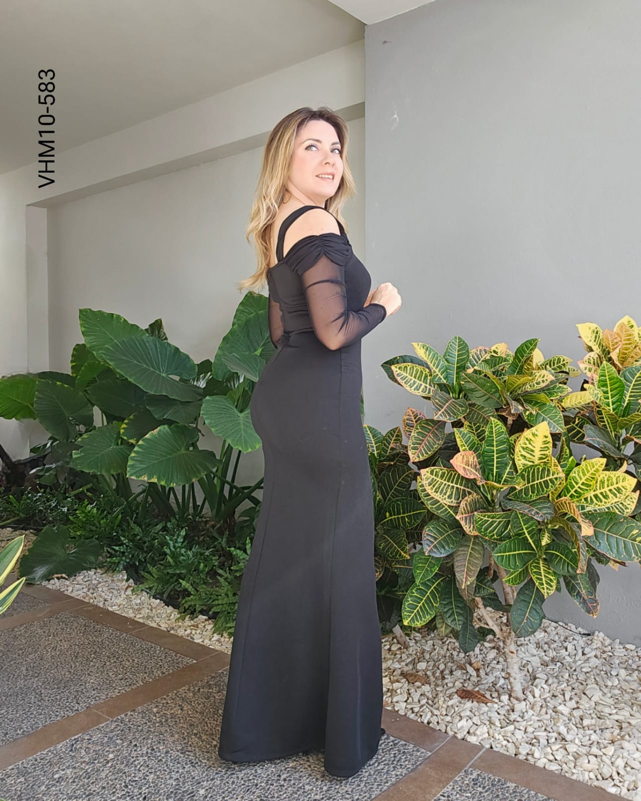 Vestido largo ajustado con escote cuadrado J 583