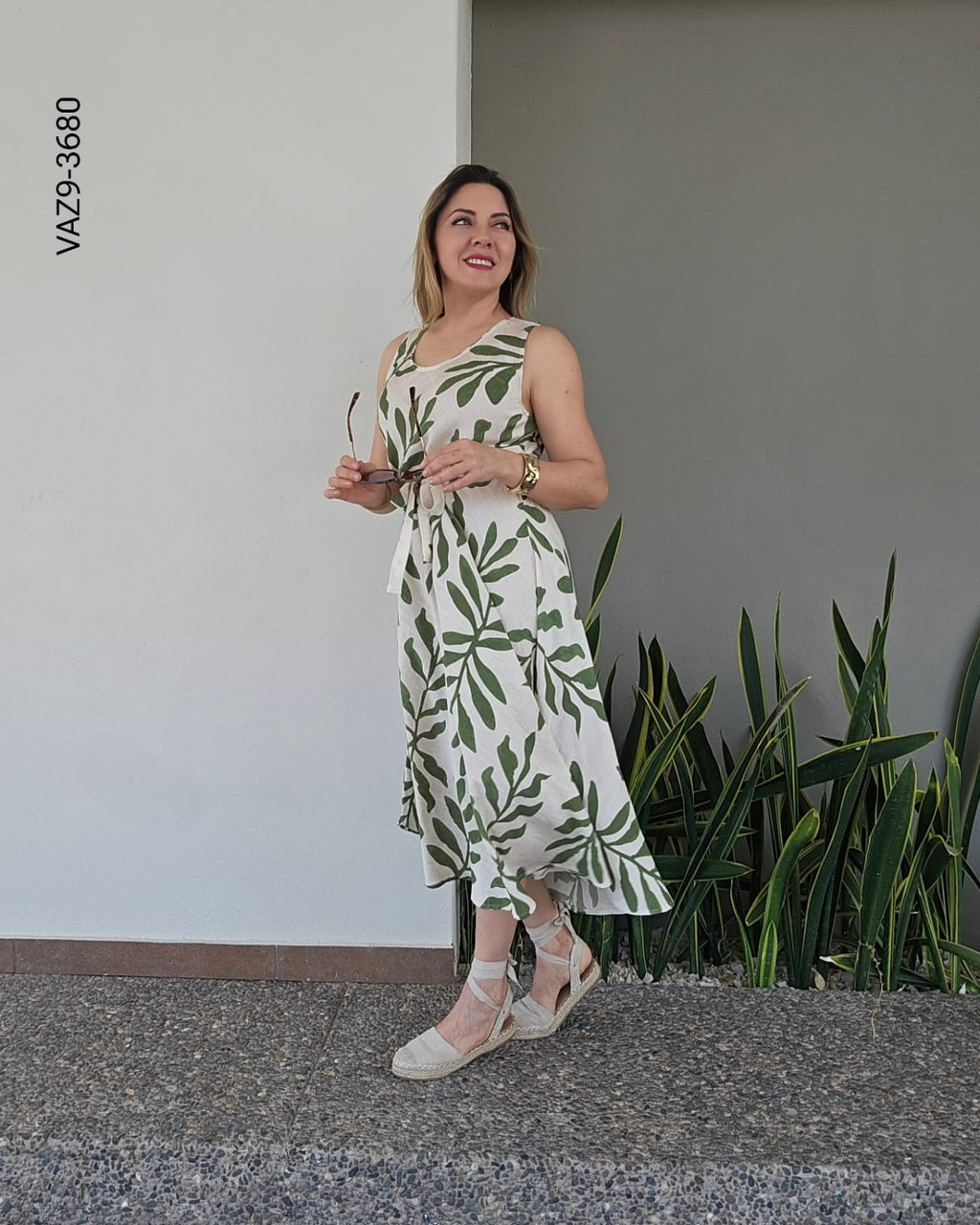 Vestido sin mangas midi corte clásico I 3680