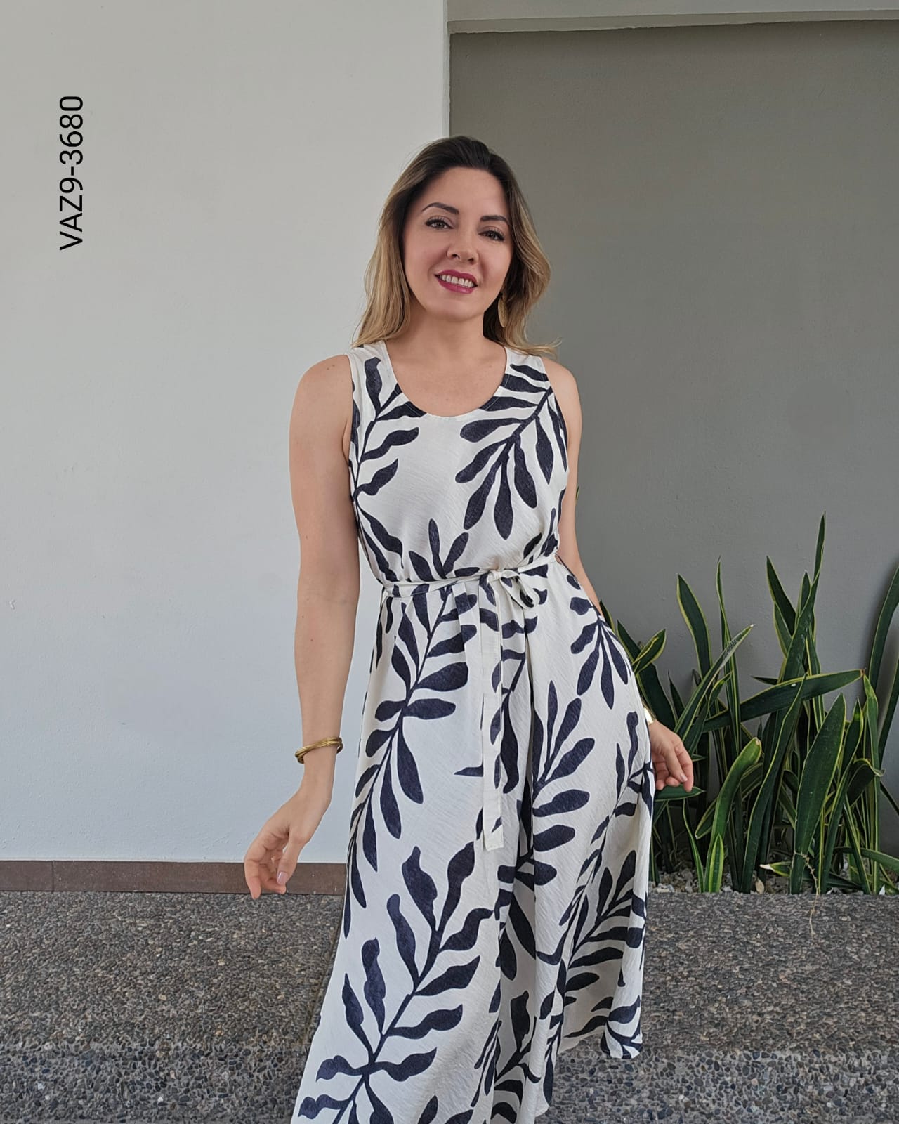 Vestido sin mangas midi corte clásico I 3680
