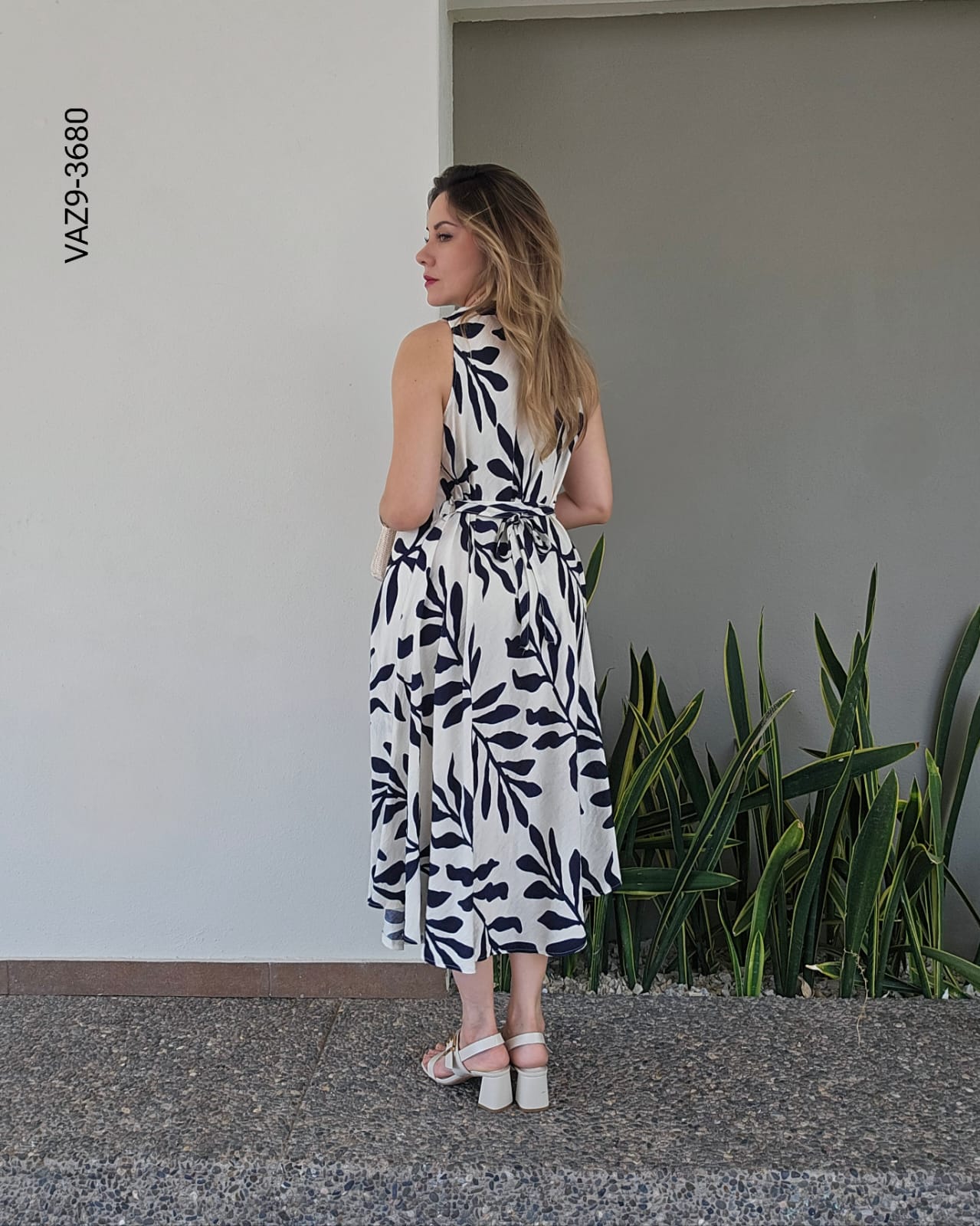 Vestido sin mangas midi corte clásico I 3680