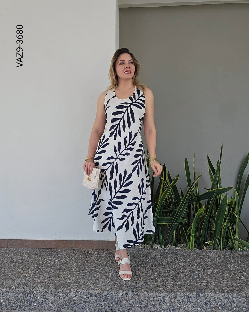 Vestido sin mangas midi corte clásico I 3680