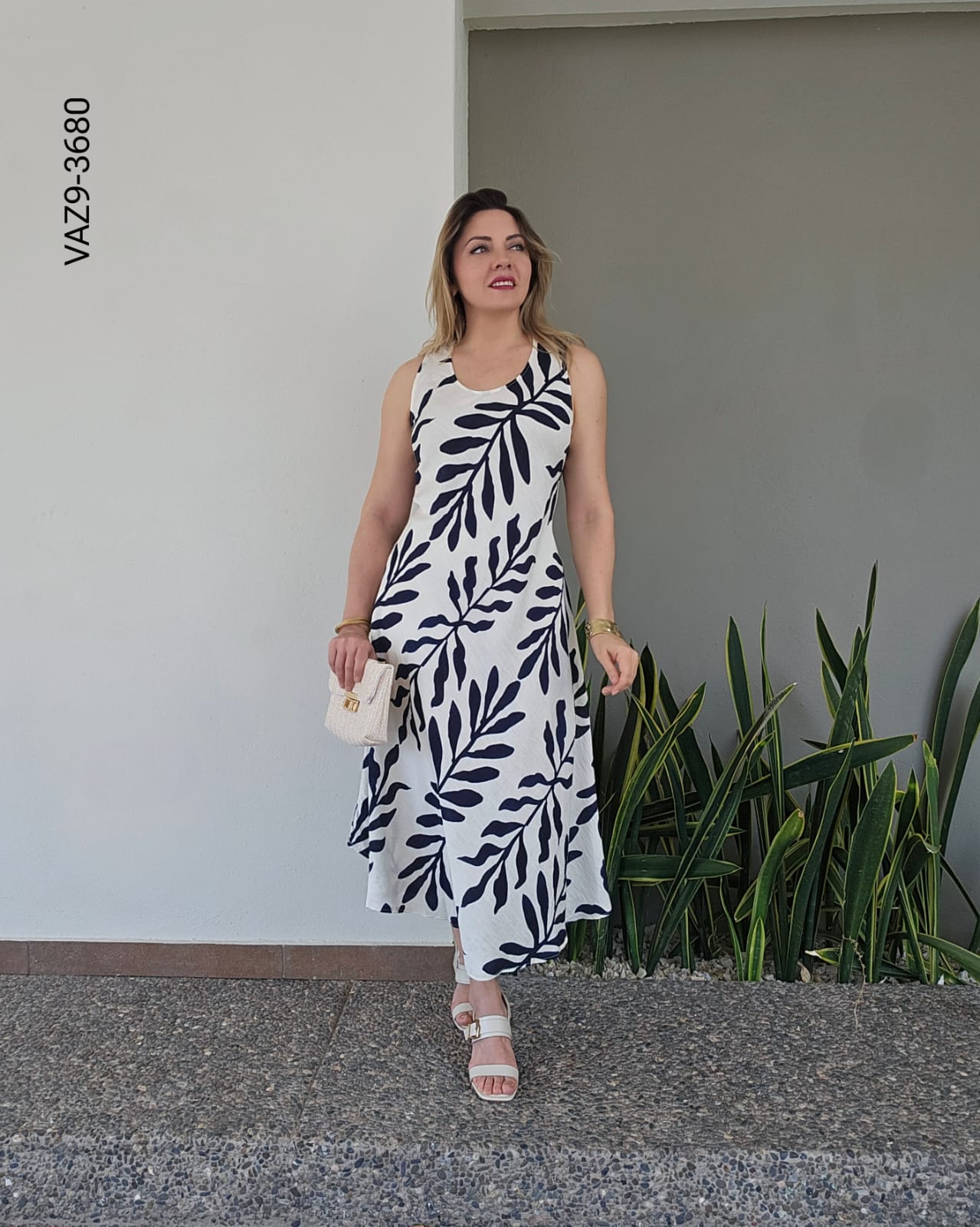 Vestido sin mangas midi corte clásico I 3680