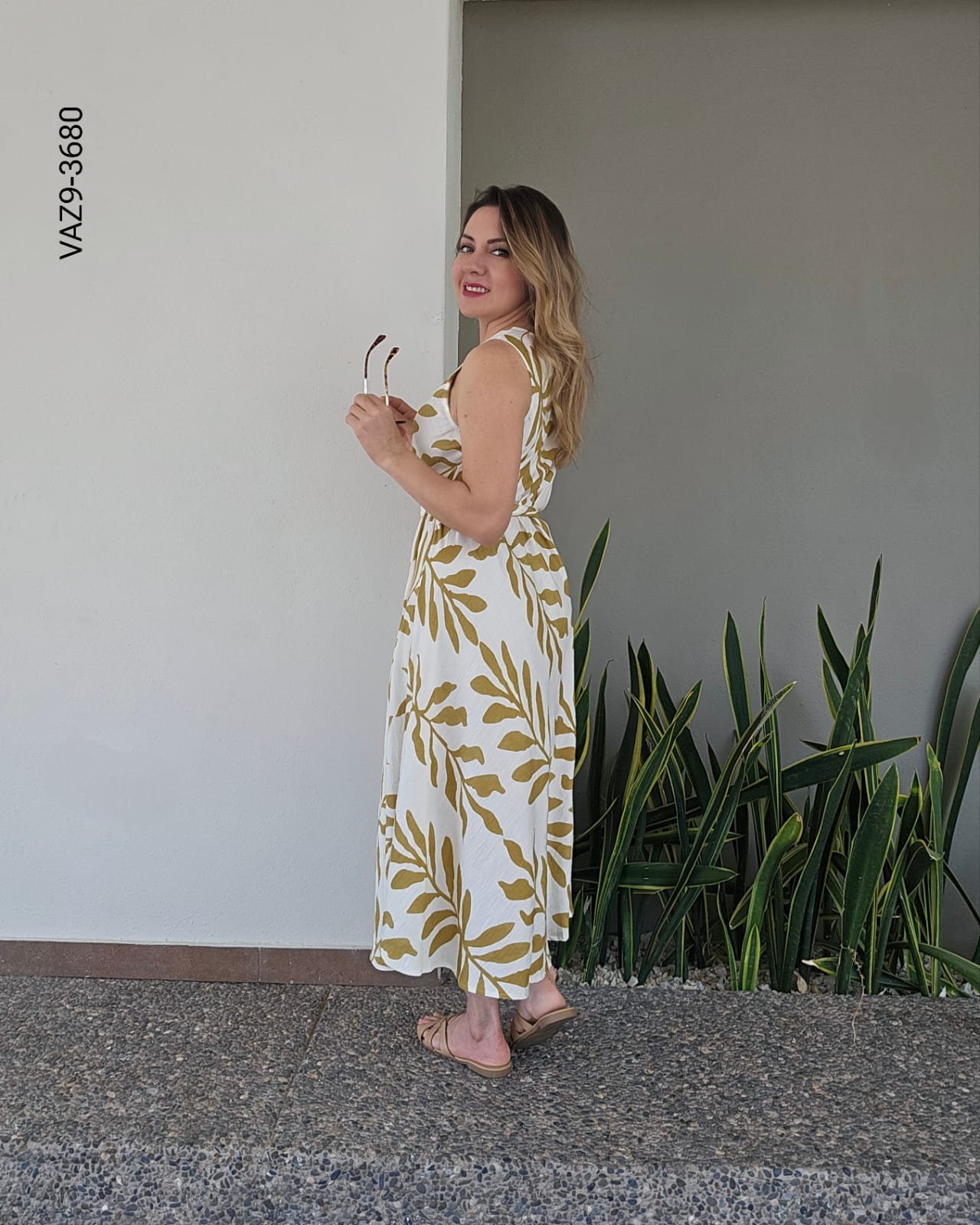 Vestido sin mangas midi corte clásico I 3680