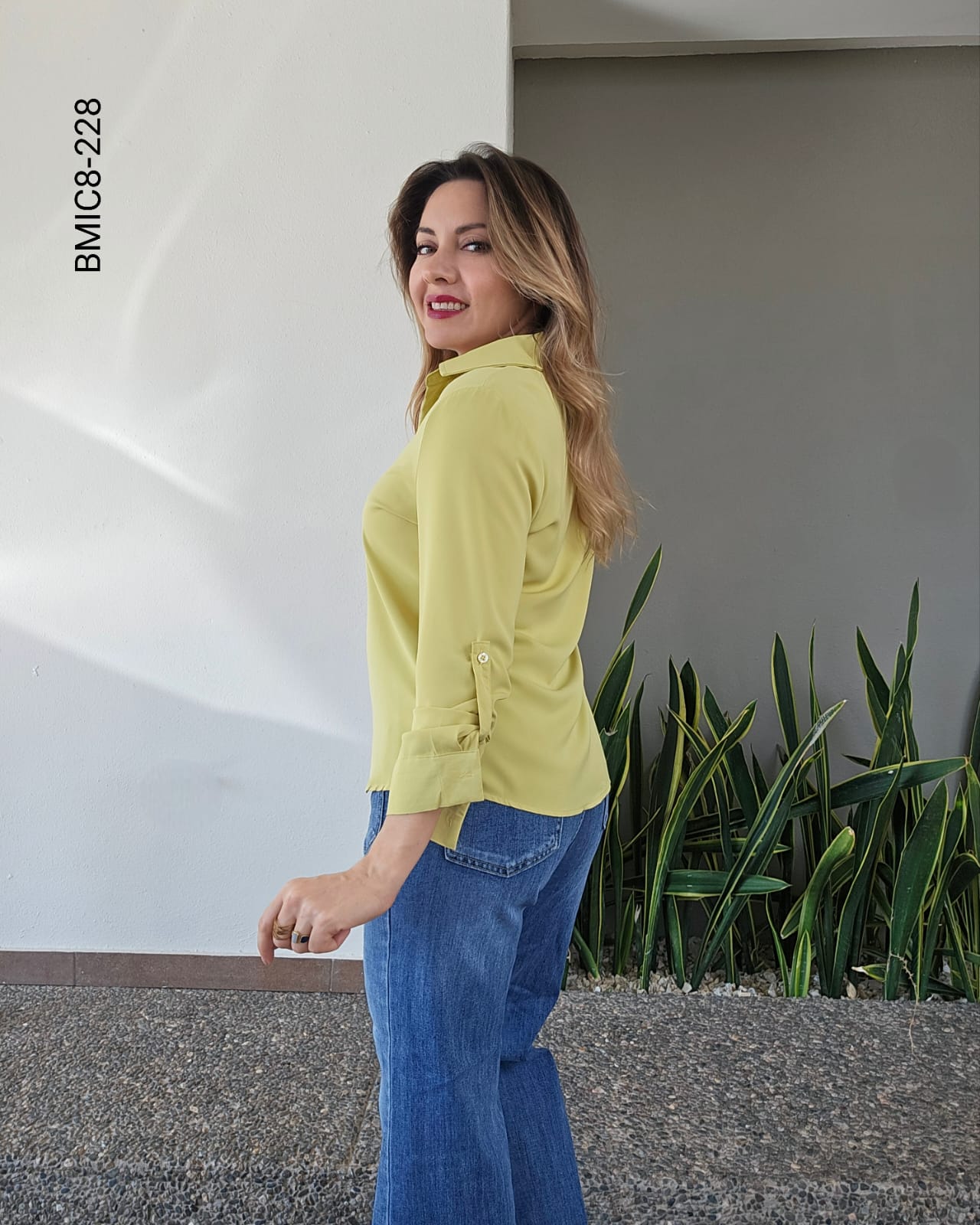 Blusa clásica tela ligera y suave  H 228