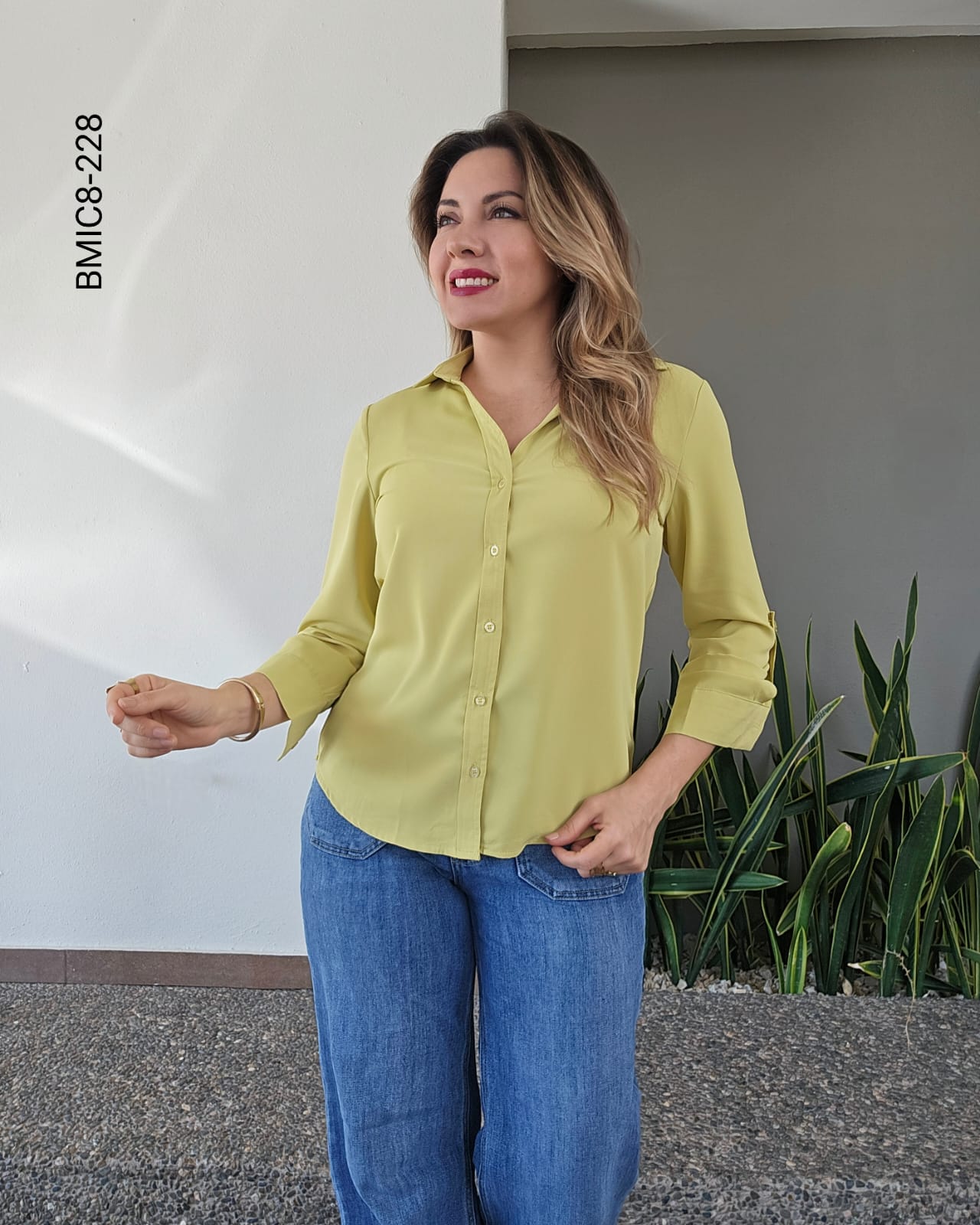 Blusa clásica tela ligera y suave  H 228