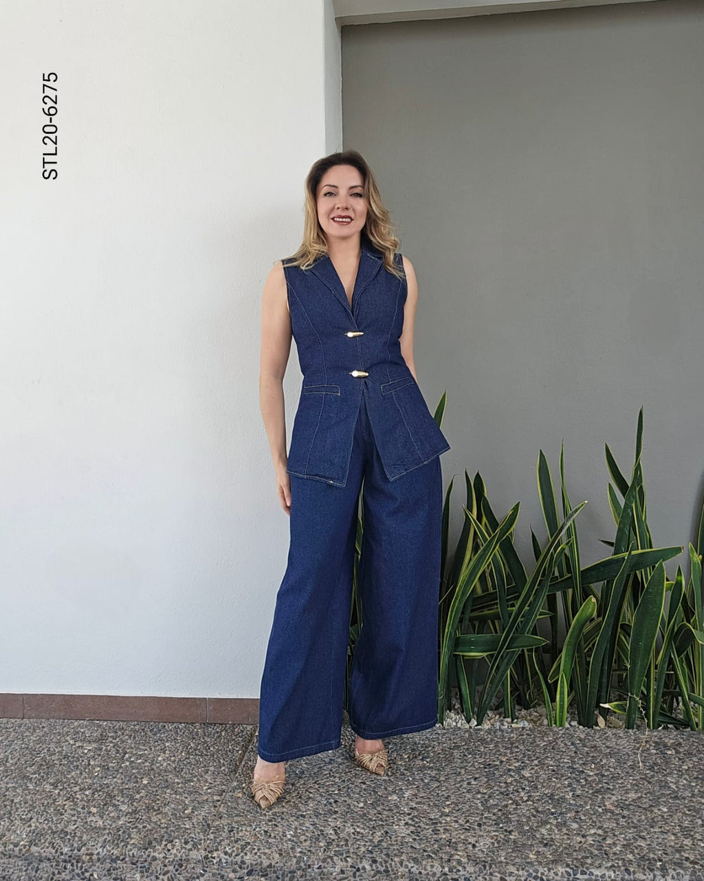 SET chaleco con broches dorados y pantalón T 6275