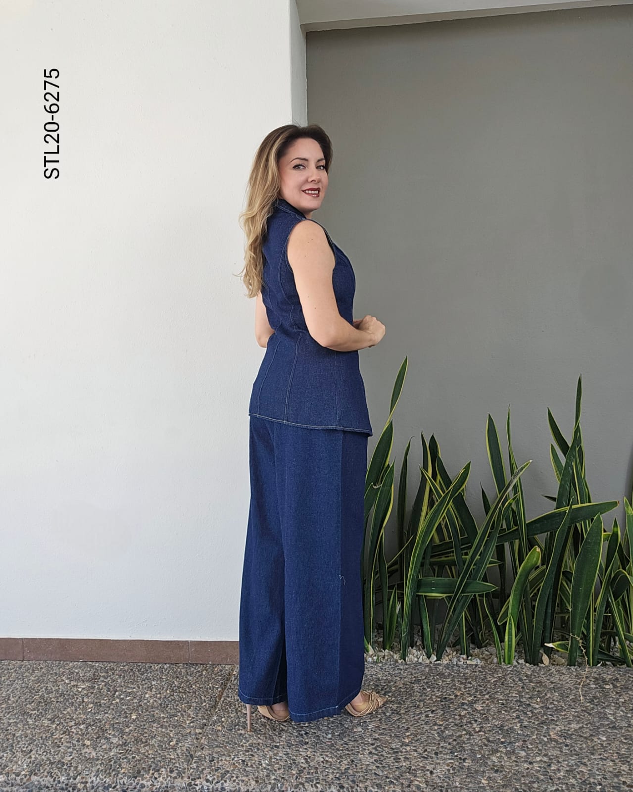 SET chaleco con broches dorados y pantalón T 6275
