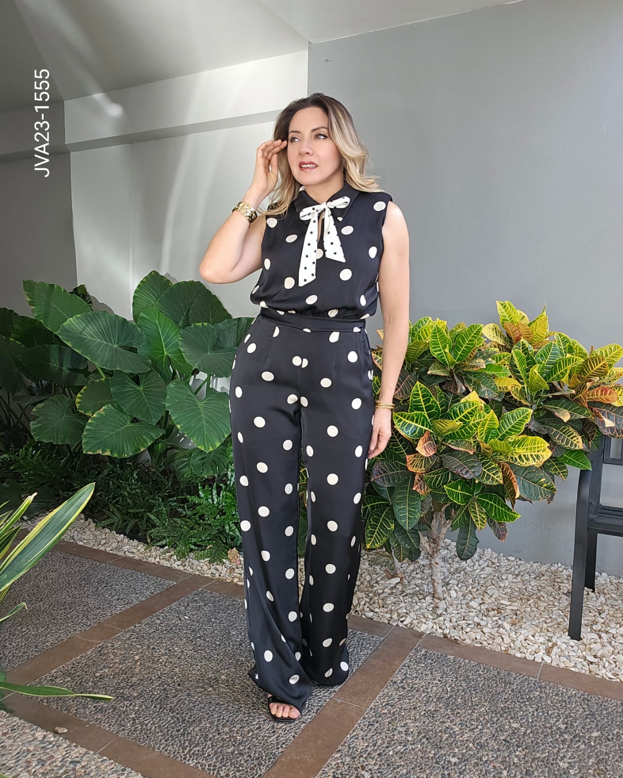 Jumper sin mangas cuello lazo decorativo W 1555