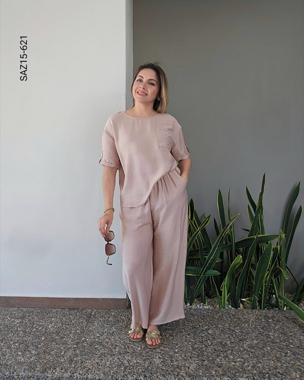 Set monocromático de blusa y pantalón O 621