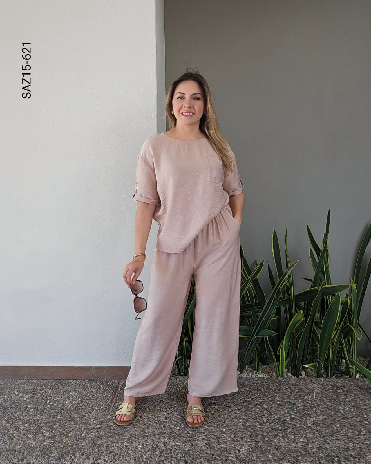 Set monocromático de blusa y pantalón O 621