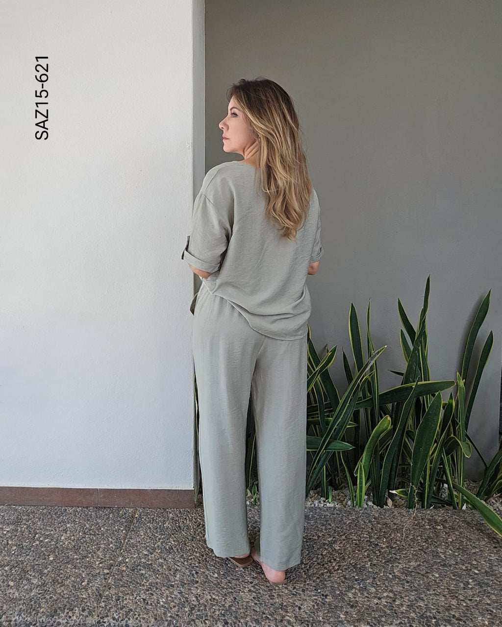 Set monocromático de blusa y pantalón O 621