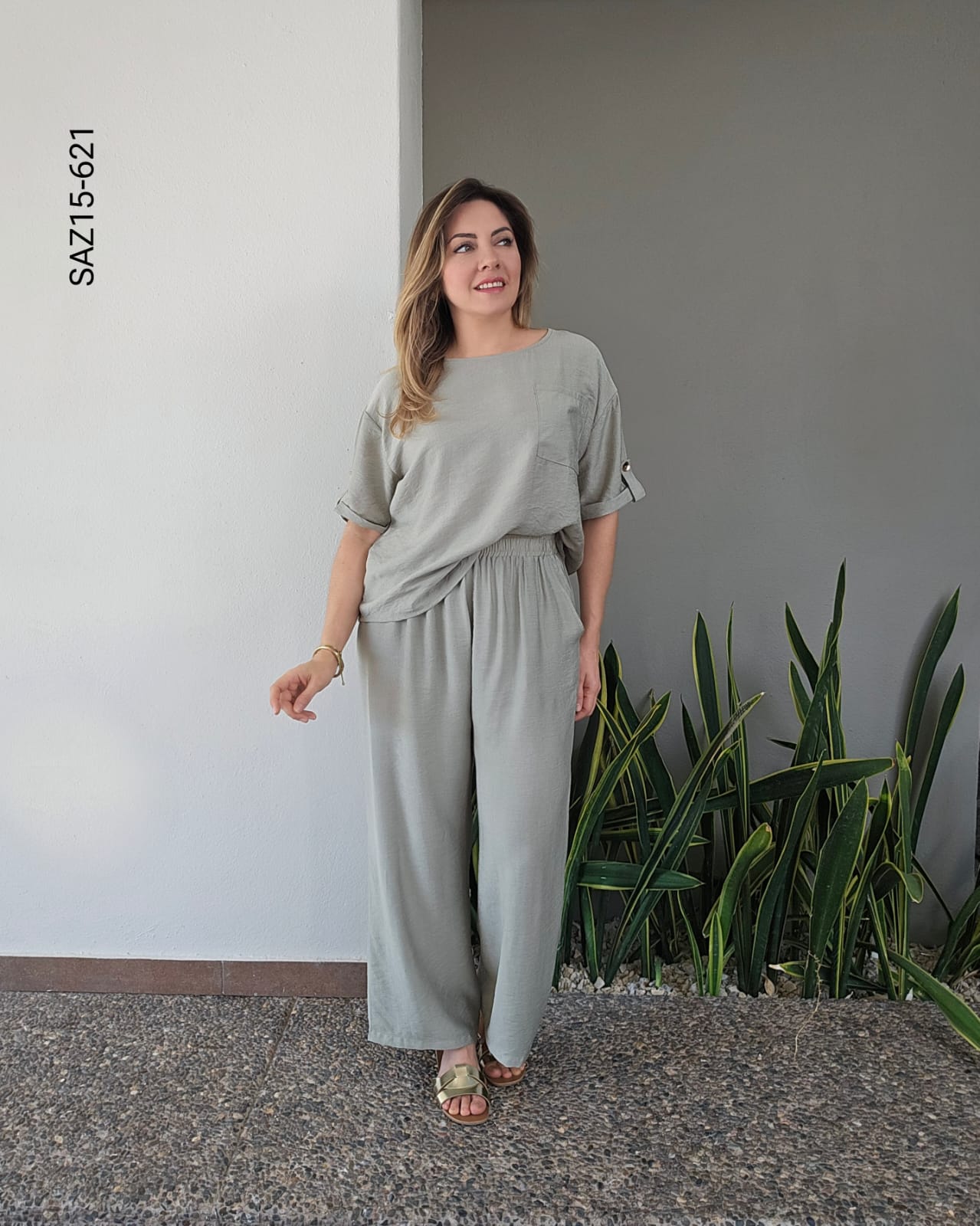 Set monocromático de blusa y pantalón O 621