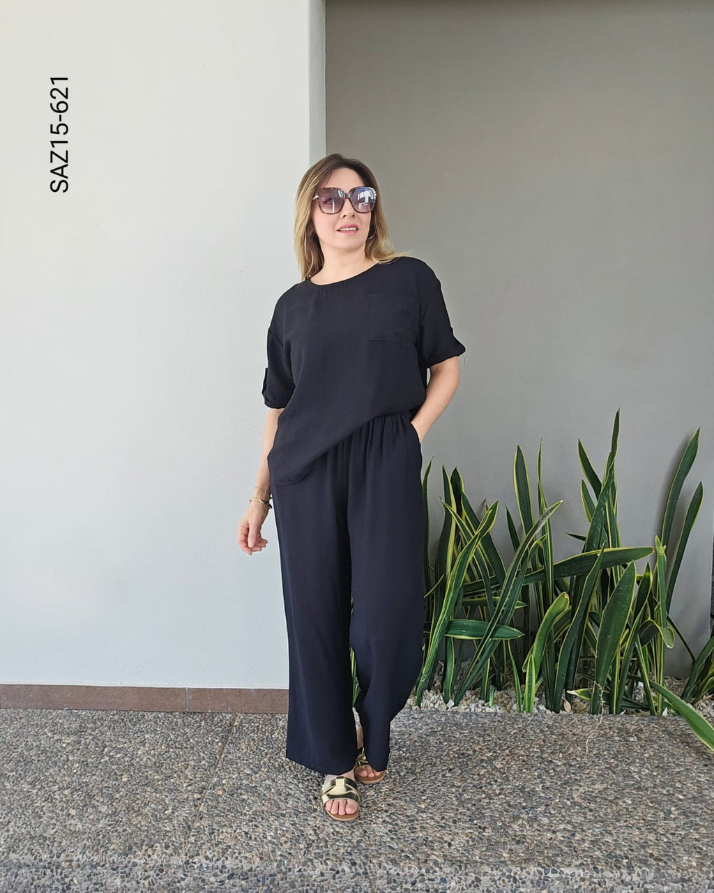 Set monocromático de blusa y pantalón O 621