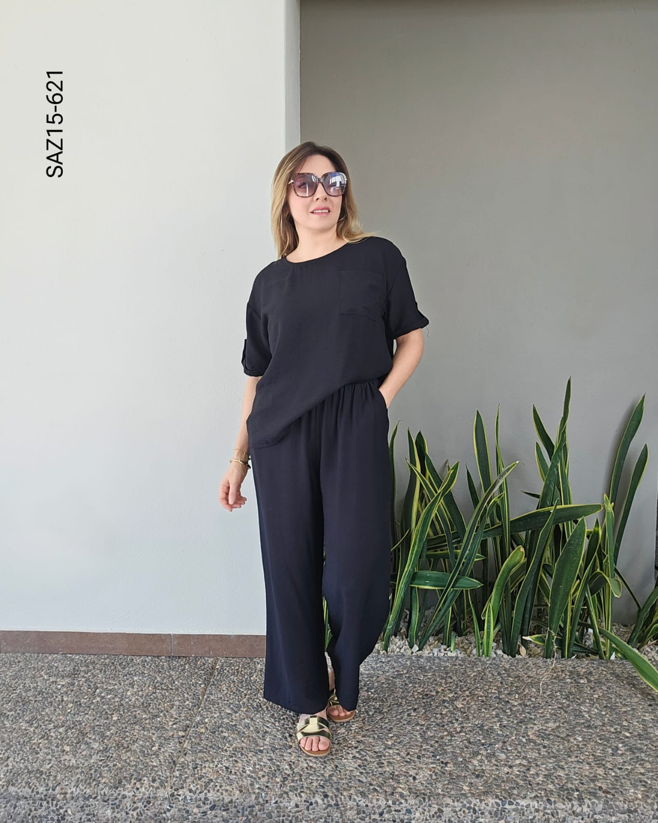 Set monocromático de blusa y pantalón O 621