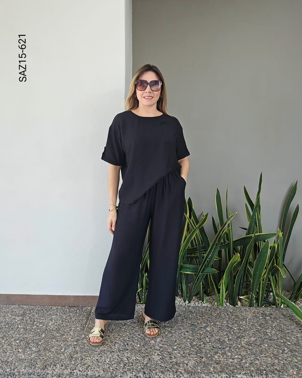 Set monocromático de blusa y pantalón O 621