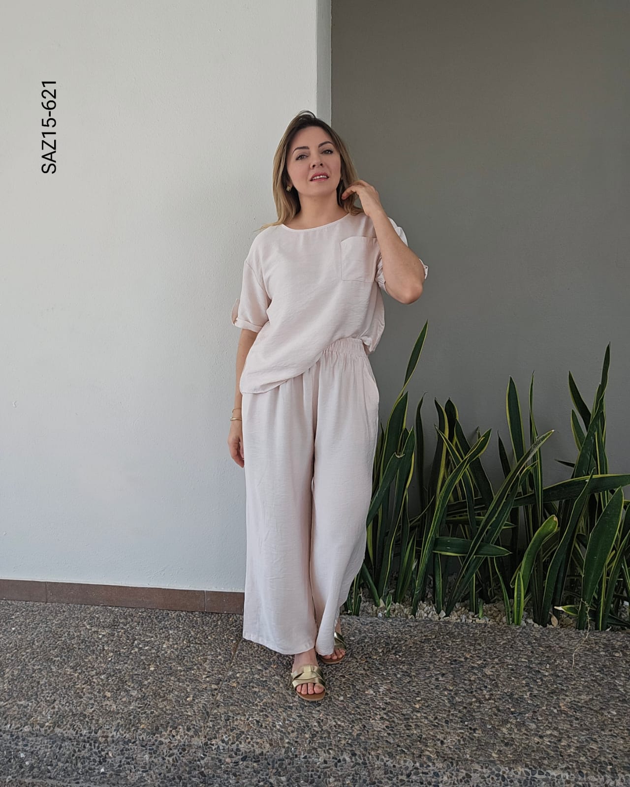 Set monocromático de blusa y pantalón O 621