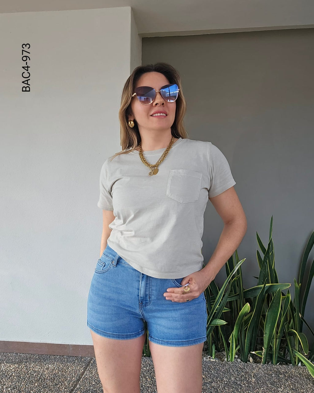 Blusa corte recto cuello redondo D 973