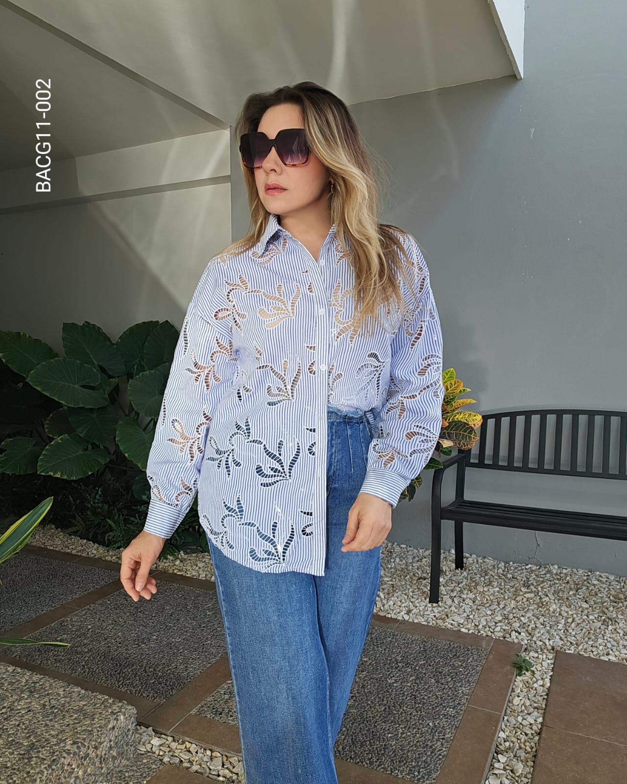 Blusa a rayas verticales bordado floral K 002