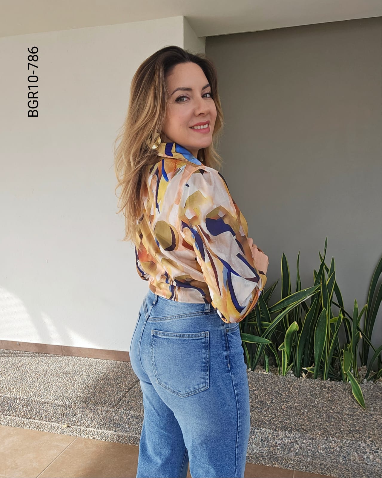 Blusa manga larga estampado artístico J 786