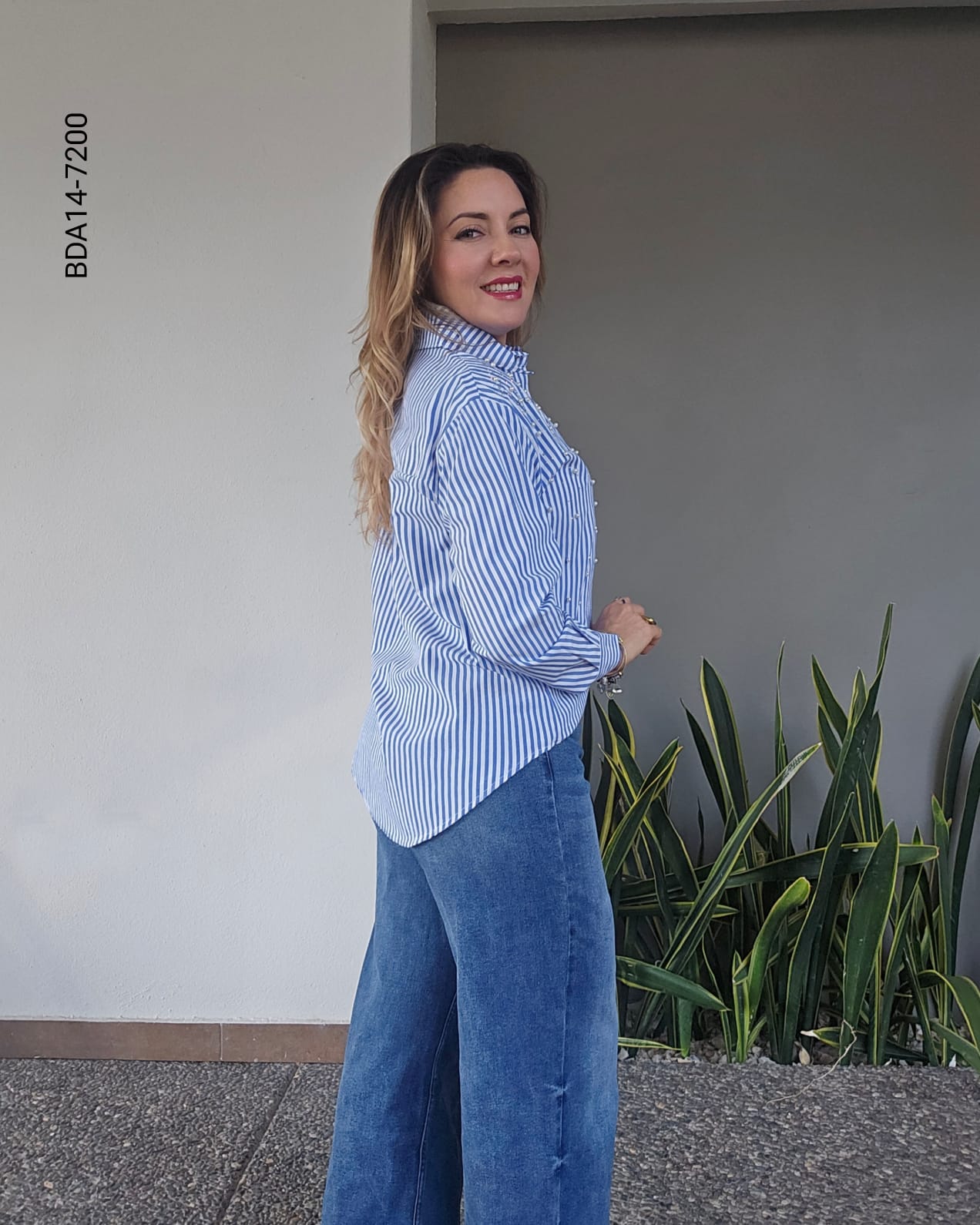 Blusa clásica a rayas cuello camisero  N 7200