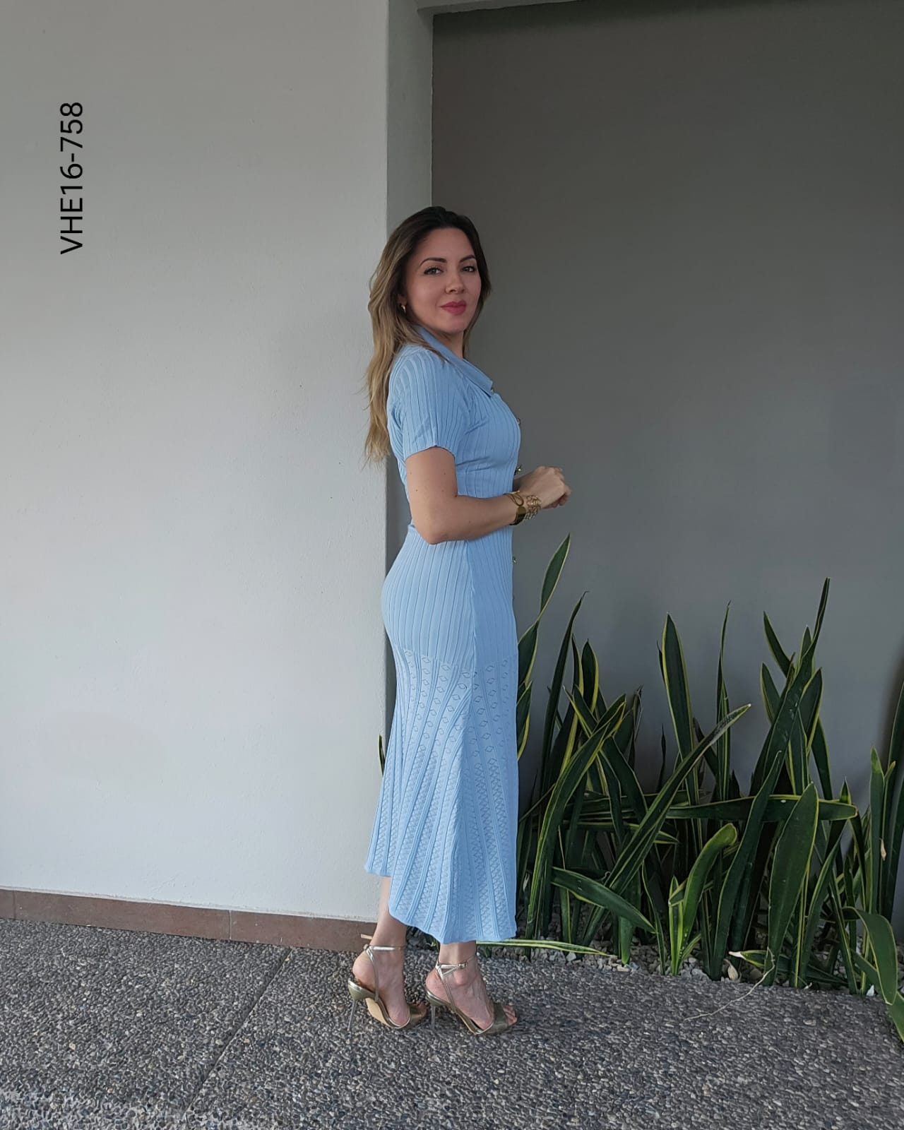 Vestido midi de corte recto ajustado P 758