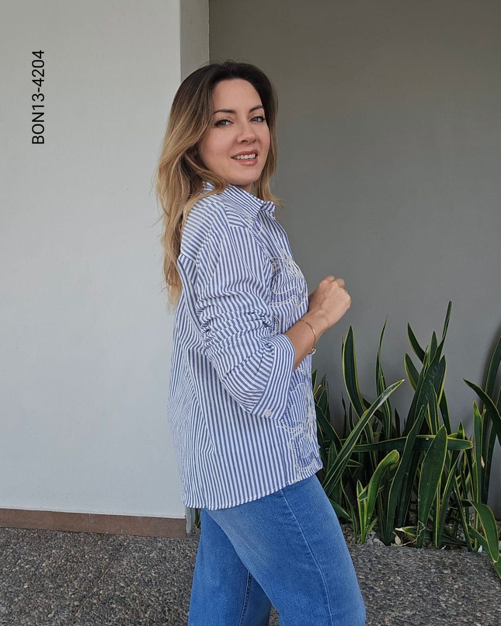 Blusa manga larga a rayas bordado floral M 4204