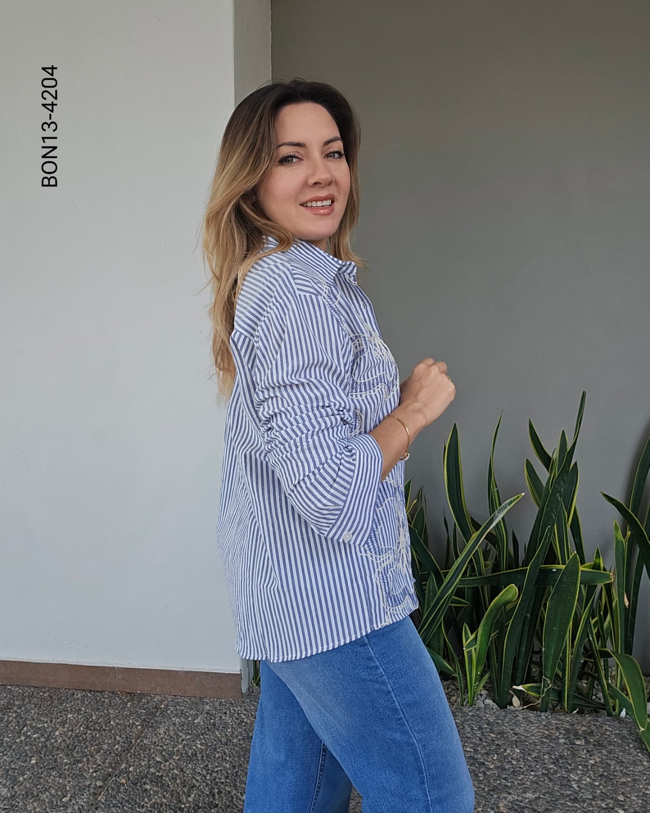 Blusa manga larga a rayas bordado floral M 4204