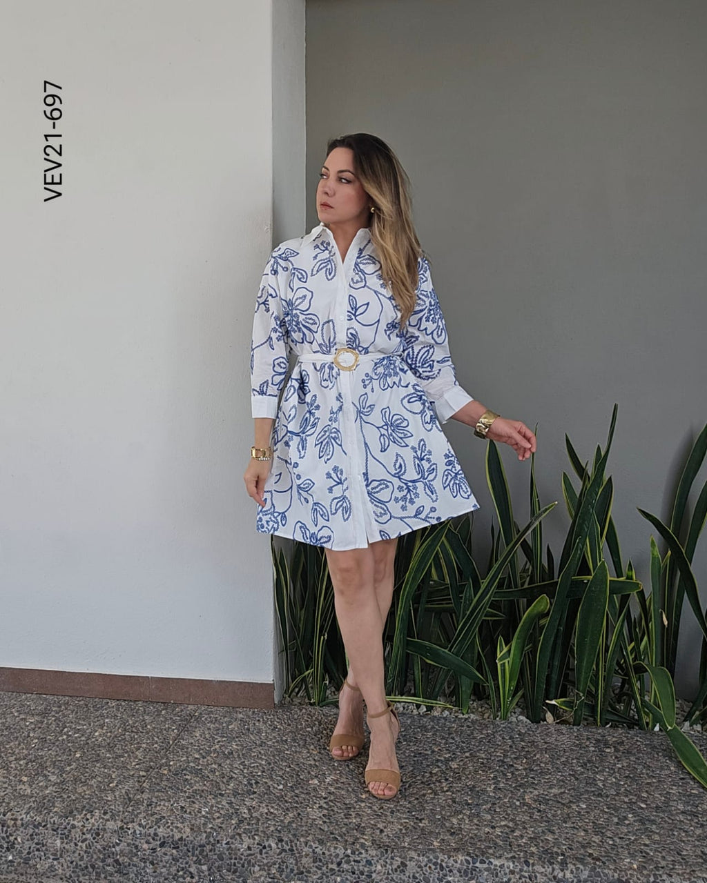 Vestido camisero corto cinto hebilla dorada U 697
