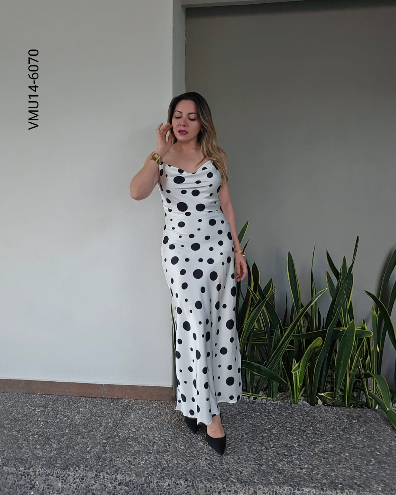 Vestido largo diseño lunares negros N 6070