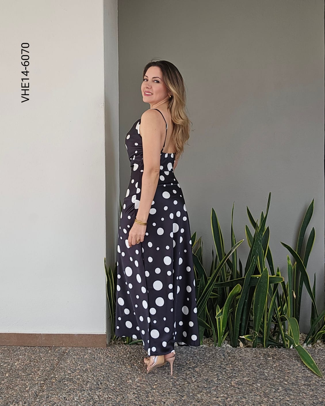 Vestido largo diseño lunares negros N 6070