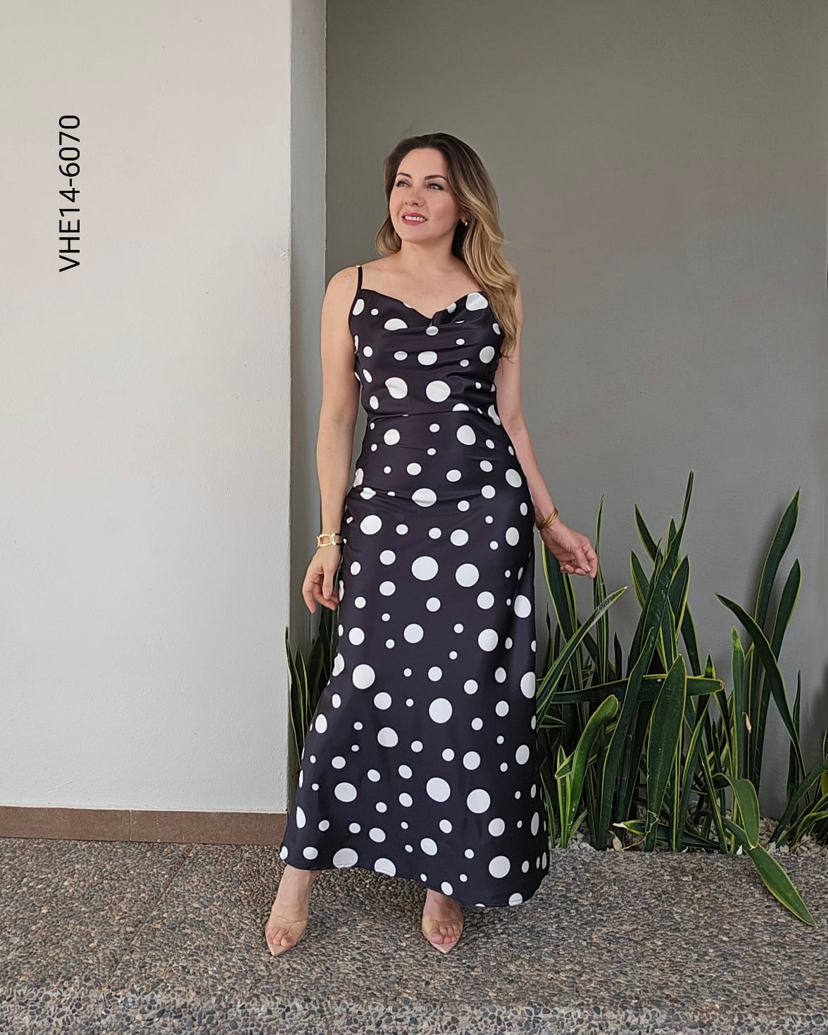 Vestido largo diseño lunares negros N 6070