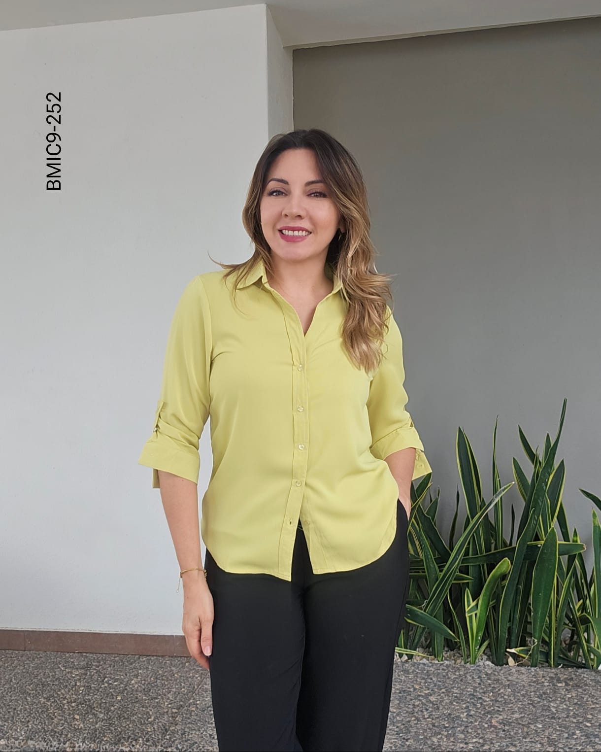 Blusa corte clásico manga 3/4  I 252