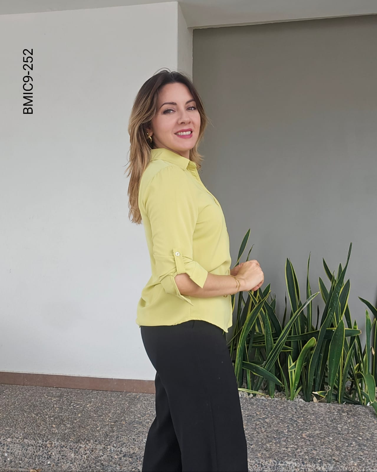 Blusa corte clásico manga 3/4  I 252