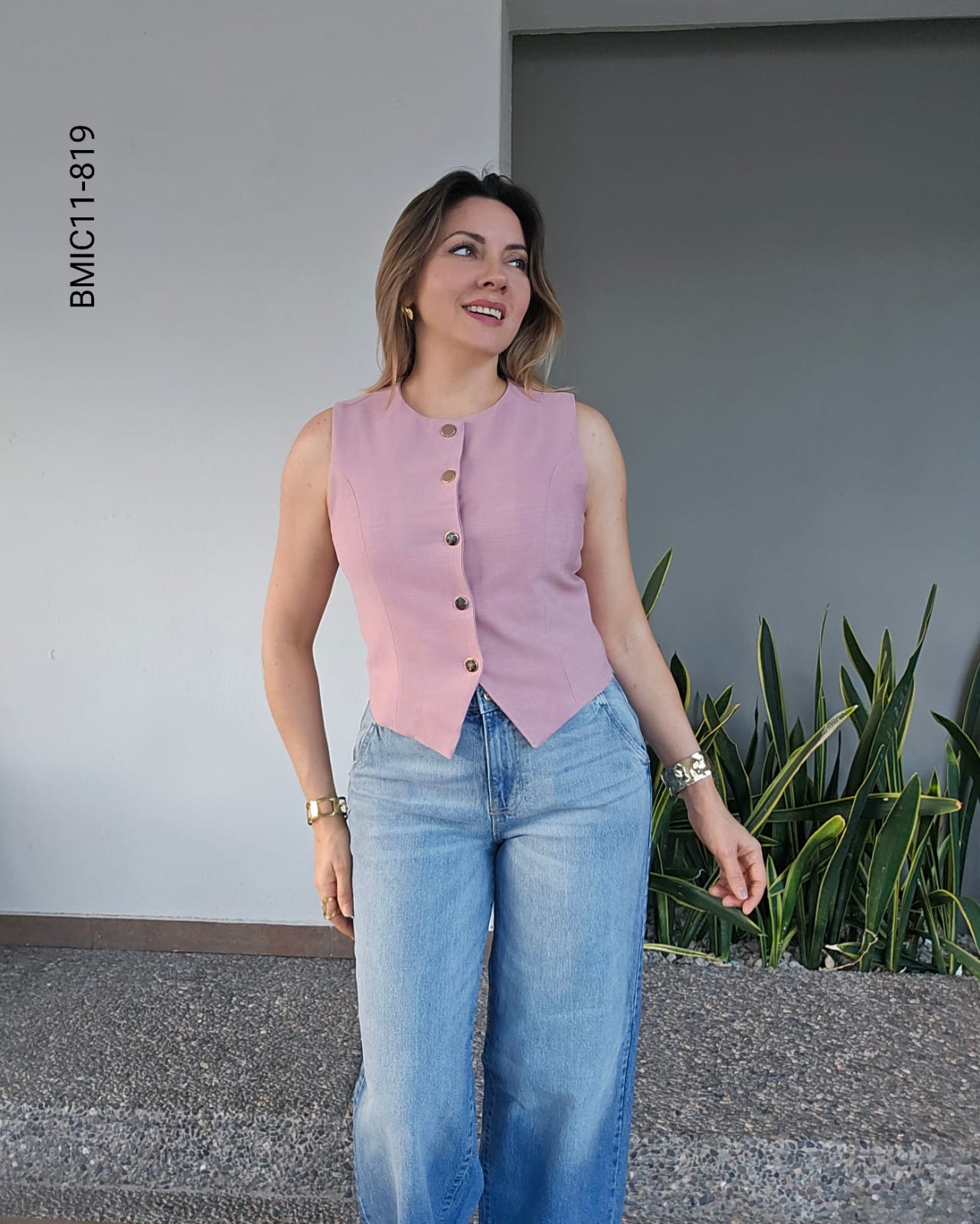 Blusa chaleco cuello redondo botón dorado K 819
