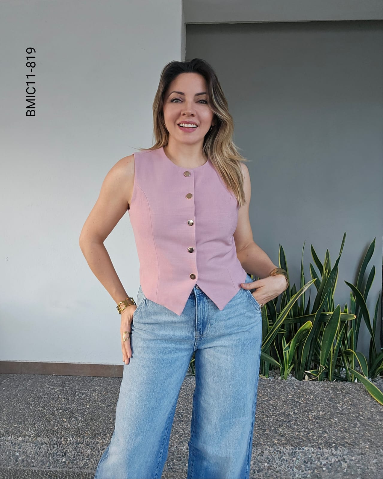 Blusa chaleco cuello redondo botón dorado K 819