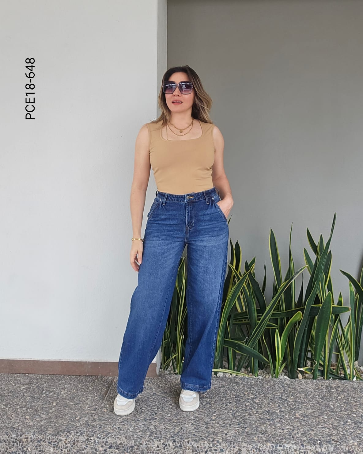 Pantalón de mezclilla tiro alto R 648